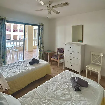 One Bed, Large Balcony In Castle Harbour C103 *